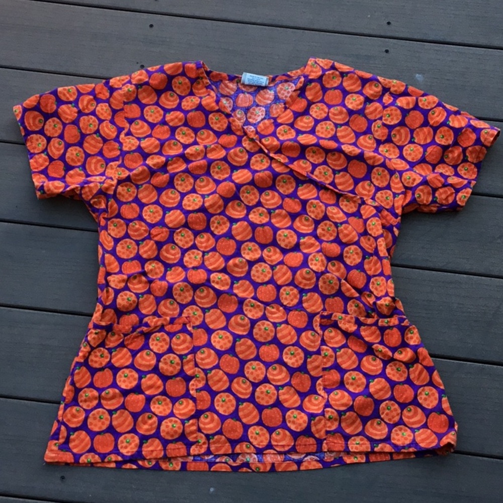 Fall pumpkin scrub top. Size Medium